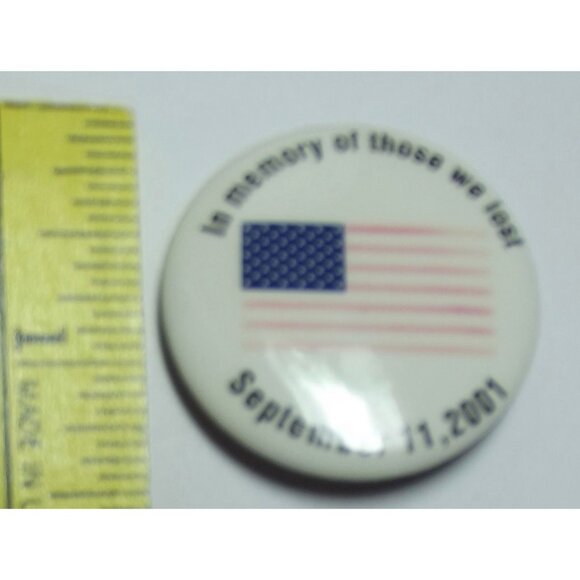 Vtg September 11 American Flag 9/11 Small Round Pin Pinback Button In Memory - Picture 2 of 4